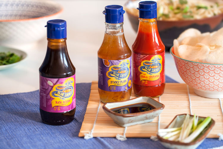 東亞食品品牌藍(lán)龍(Blue Dragon)視覺識別和包裝設(shè)計
